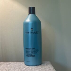 Pureology Strength Cure Conditioner in Blue